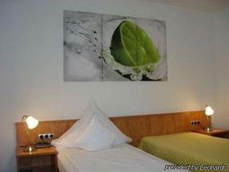 Hotel Crystal Filderstadt Exterior photo